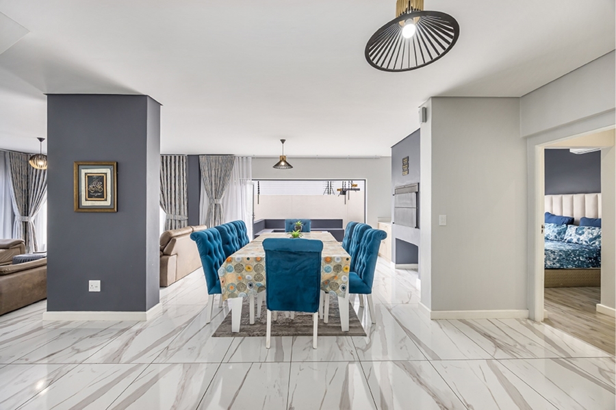 5 Bedroom Property for Sale in Sandown Western Cape